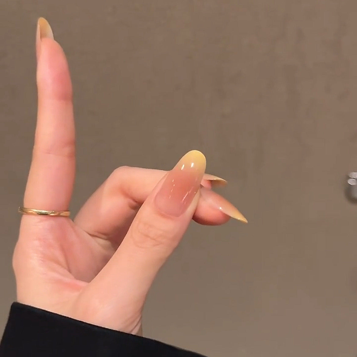 [Yangzhi Ganlu] Pale yellow gradient blush with top-on nails 205 styles with box and toolkit nail art in French style