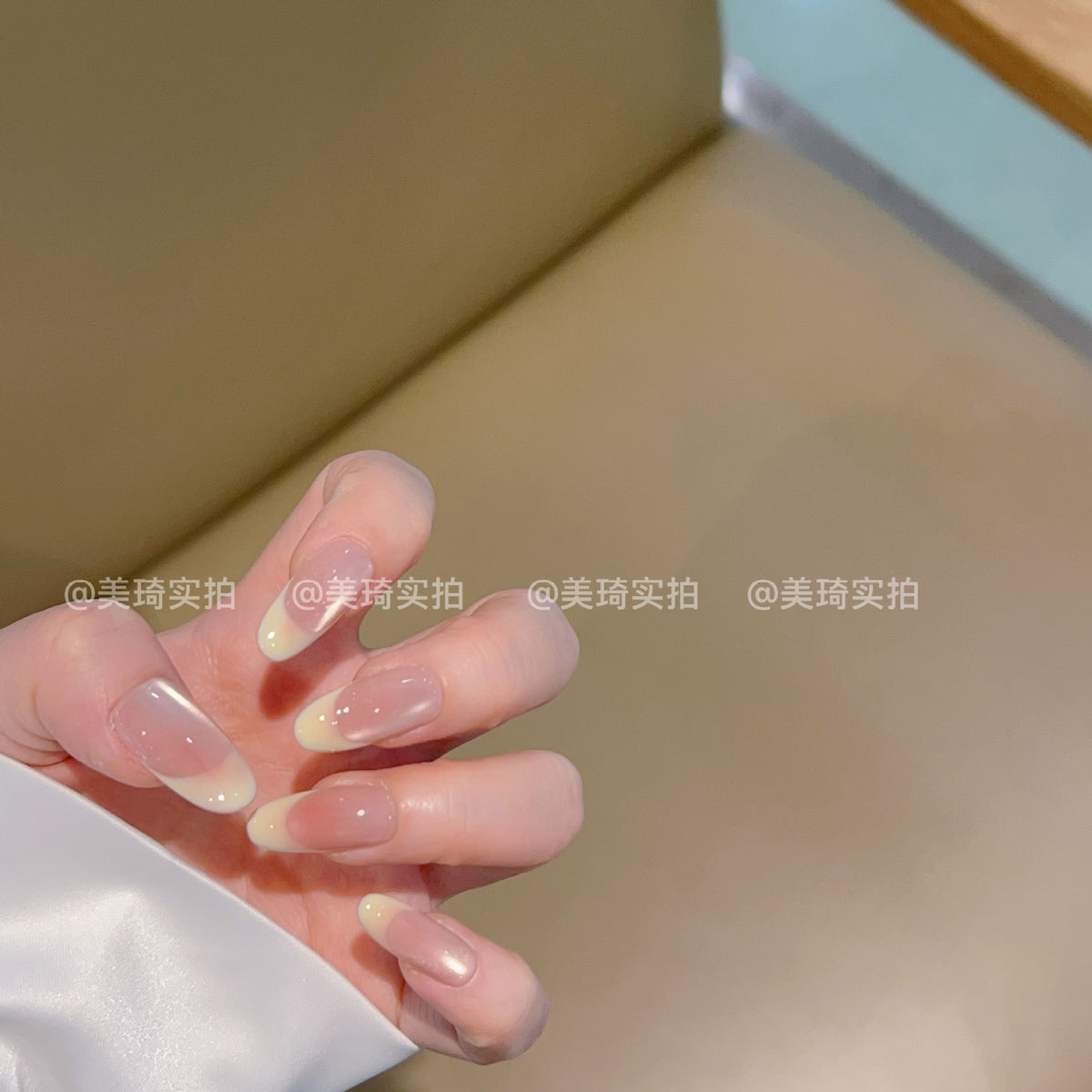 [Melon] Nude Pink Cat Eye Cream Yellow French Blush Handmade Wearable Nails J570 Style with Box Tool Bag