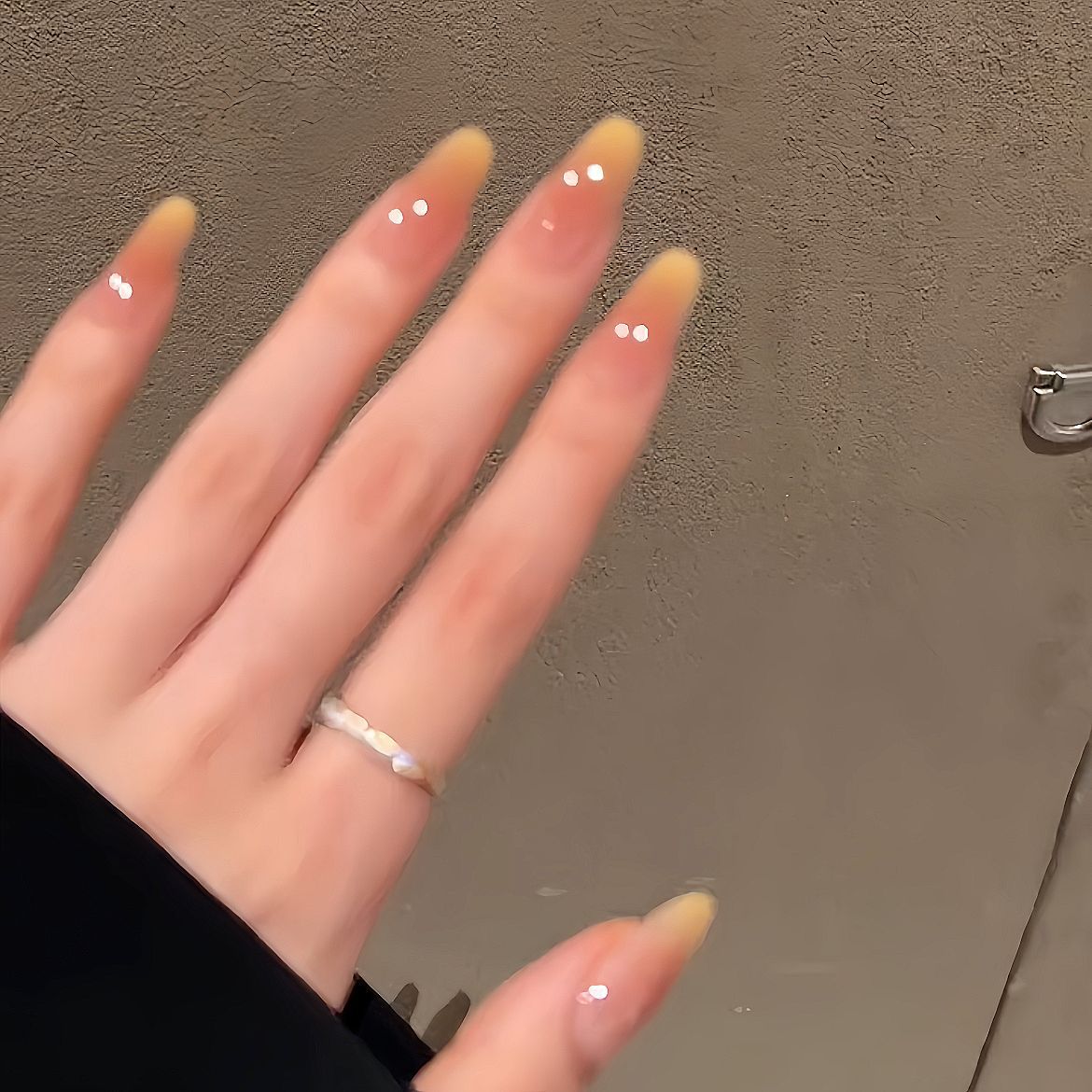[Yangzhi Ganlu] Pale yellow gradient blush with top-on nails 205 styles with box and toolkit nail art in French style