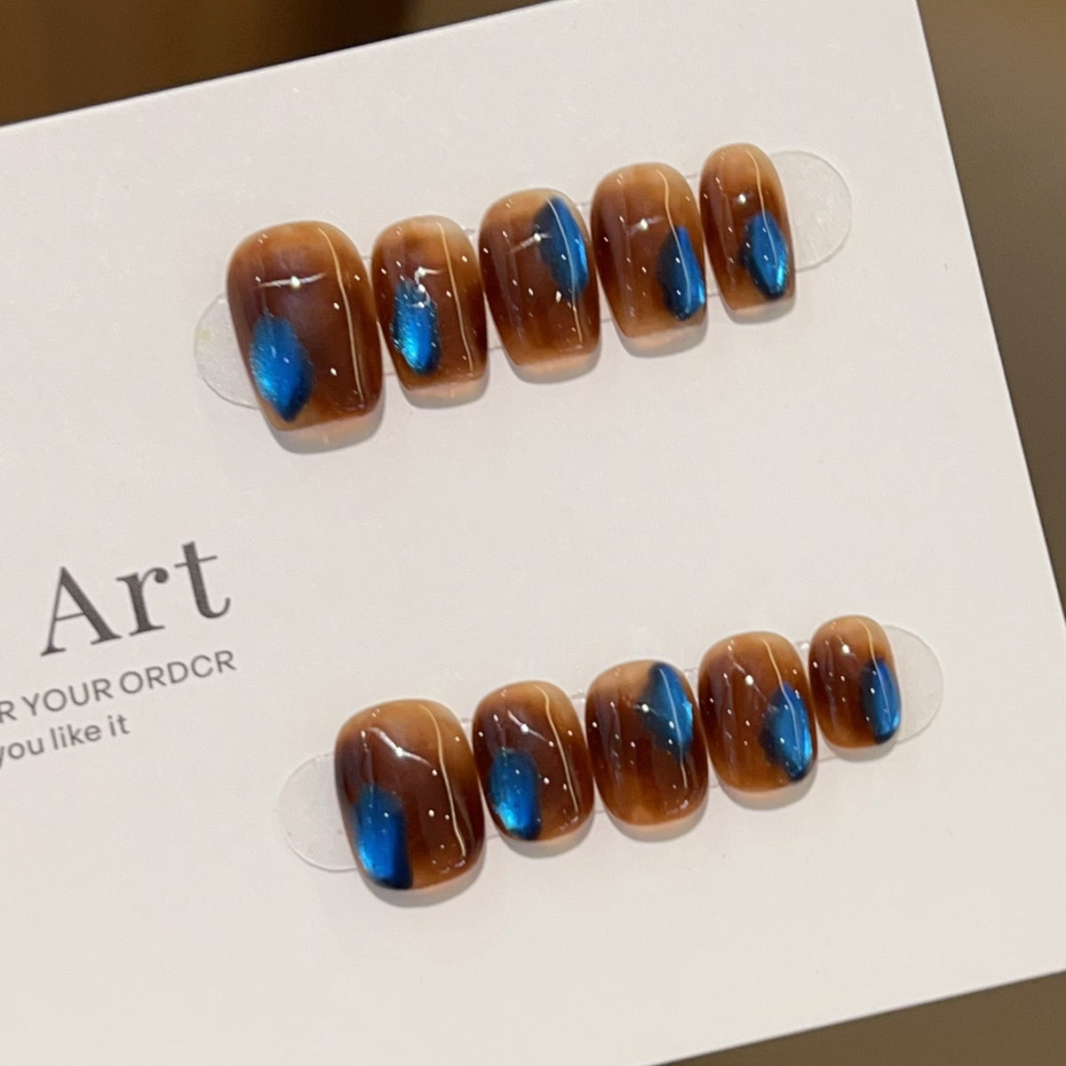 [Danube] Real photo of Amber Gradient Blue Cat's Eye Pure Handmade Wear-On Nail 401 Style