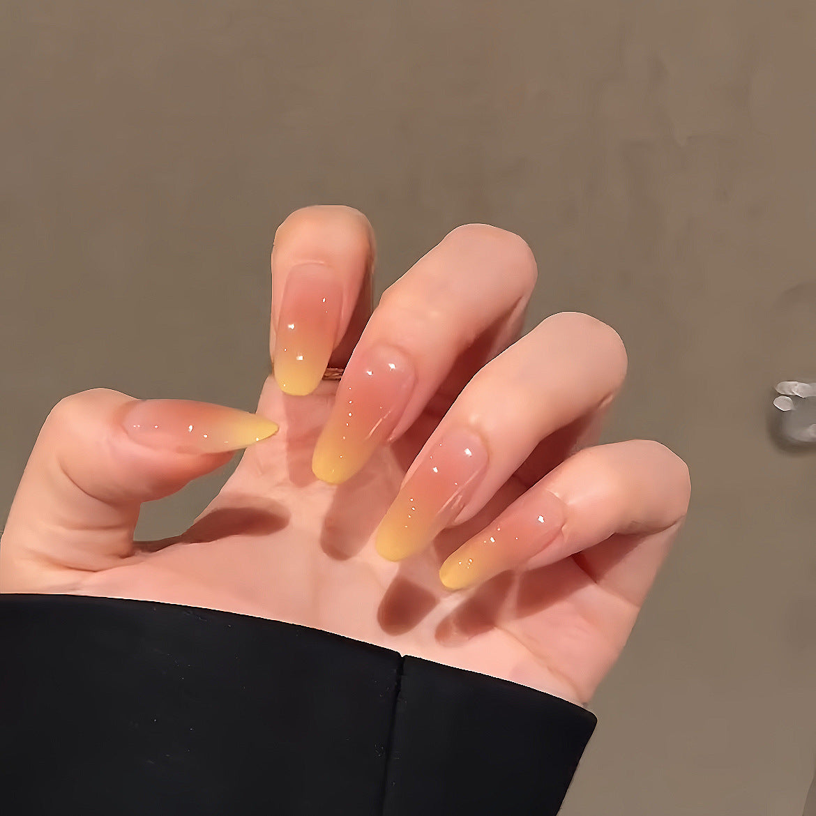 [Yangzhi Ganlu] Pale yellow gradient blush with top-on nails 205 styles with box and toolkit nail art in French style