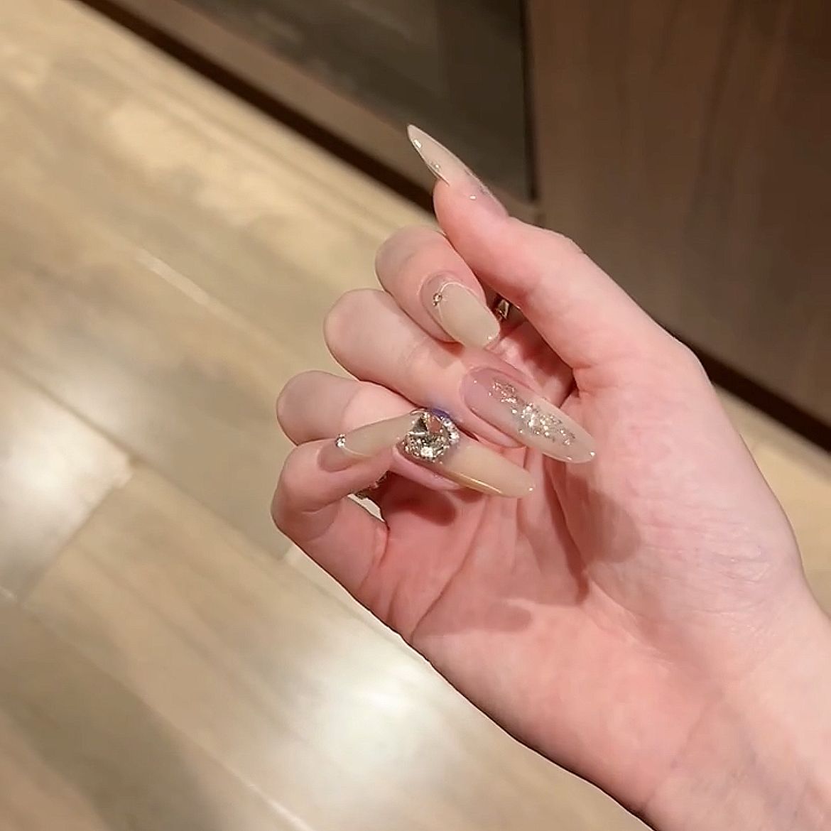 [Ganlu Temple] Brilliant Galaxy Diamond Ball Nude Gradient Handmade Wear-On Nail 221 Style with Box Tool Bag