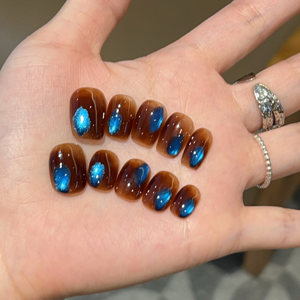 [Danube] Real photo of Amber Gradient Blue Cat's Eye Pure Handmade Wear-On Nail 401 Style