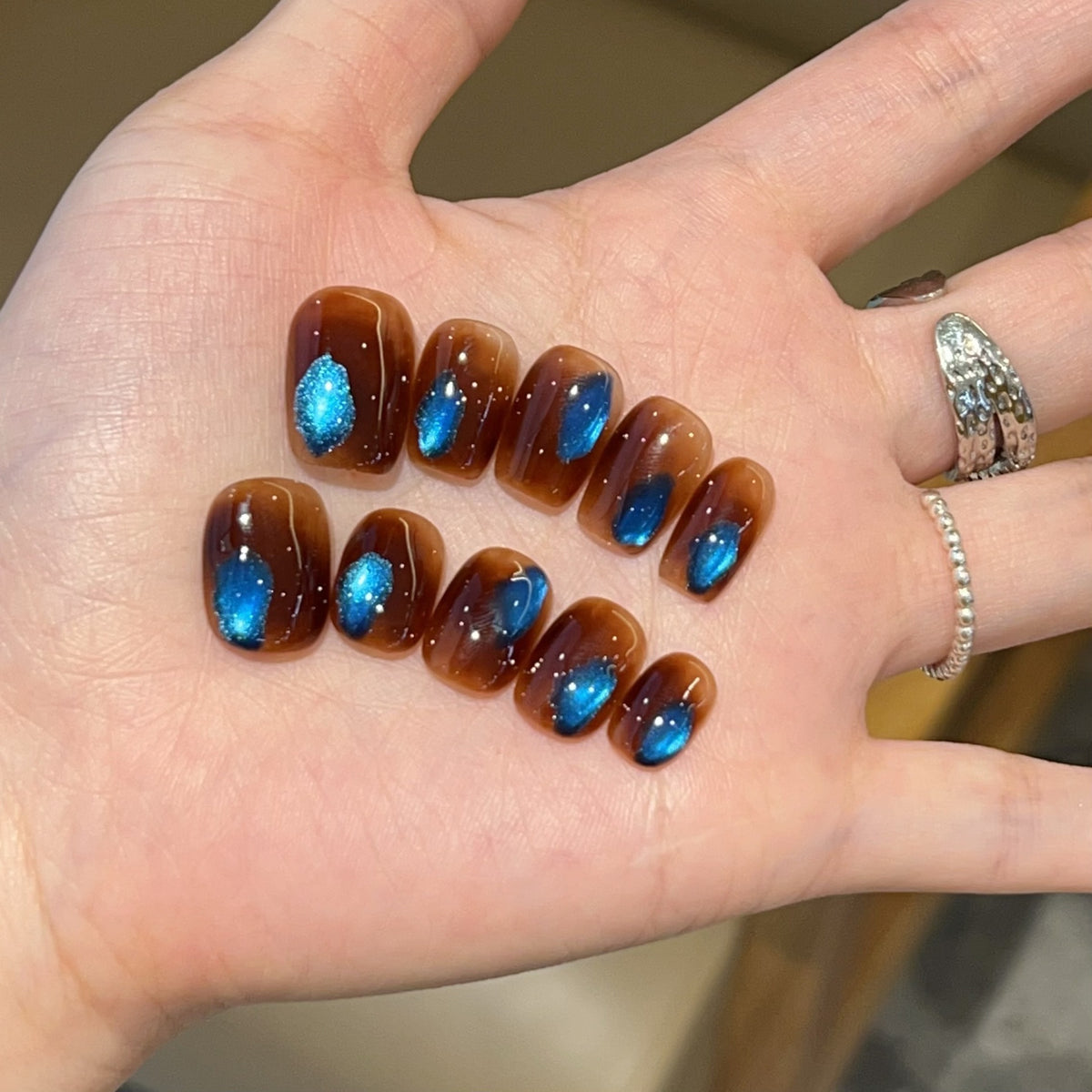 [Danube] Real photo of Amber Gradient Blue Cat's Eye Pure Handmade Wear-On Nail 401 Style