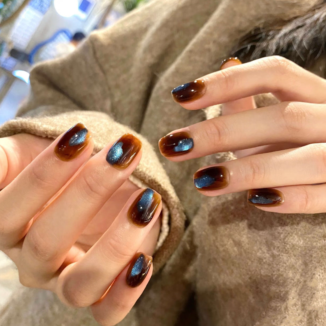 [Danube] Real photo of Amber Gradient Blue Cat's Eye Pure Handmade Wear-On Nail 401 Style